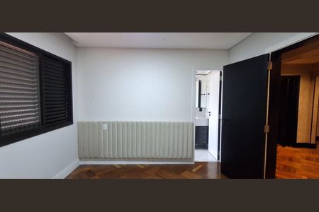 Apartamento à venda com 242m², 4 quartos e 4 vagasSuíte 2