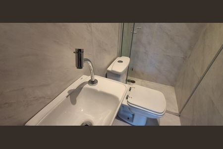 Apartamento à venda com 242m², 4 quartos e 4 vagasBanheiro Social 