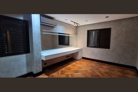 Apartamento à venda com 242m², 4 quartos e 4 vagasQuarto 