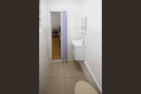 Banheiro de casa para alugar com 1 quarto, 48m² em Vila Ivg, São Paulo