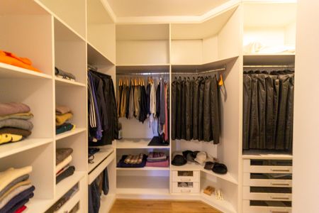 Apartamento à venda com 440m², 4 quartos e 3 vagasCloset Suíte 4