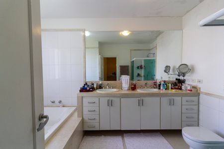 Apartamento à venda com 440m², 4 quartos e 3 vagasBanheiro Suíte 4