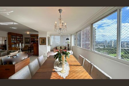 Apartamento à venda com 440m², 4 quartos e 3 vagasVaranda