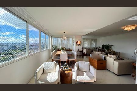 Apartamento à venda com 440m², 4 quartos e 3 vagasVaranda