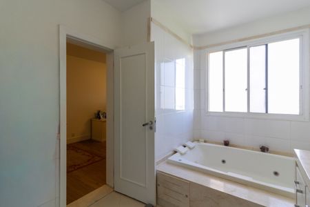 Apartamento à venda com 440m², 4 quartos e 3 vagasBanheiro Suíte 4