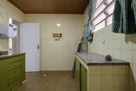 Casa à venda com 200m², 3 quartos e 2 vagas Casa à venda com 200m², 3 quartos e 2 vagasCozinha - Armários