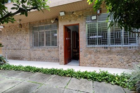 Casa à venda com 200m², 3 quartos e 2 vagas Casa à venda com 200m², 3 quartos e 2 vagasQuintal