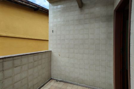 Casa à venda com 200m², 3 quartos e 2 vagas Casa à venda com 200m², 3 quartos e 2 vagasVaranda