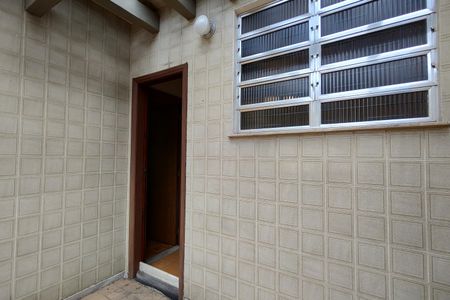 Casa à venda com 200m², 3 quartos e 2 vagas Casa à venda com 200m², 3 quartos e 2 vagasVaranda