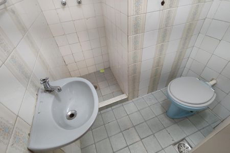 Casa à venda com 200m², 3 quartos e 2 vagas Casa à venda com 200m², 3 quartos e 2 vagasBanheiro de serviço