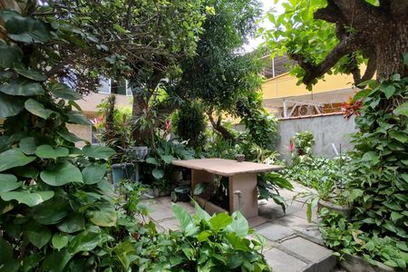 Casa à venda com 200m², 3 quartos e 2 vagas Casa à venda com 200m², 3 quartos e 2 vagasQuintal