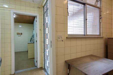 Casa à venda com 200m², 3 quartos e 2 vagas Casa à venda com 200m², 3 quartos e 2 vagasQuarto de Serviço