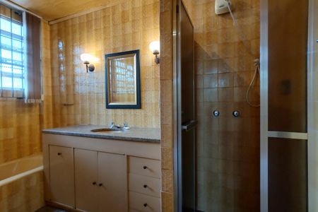 Casa à venda com 200m², 3 quartos e 2 vagas Casa à venda com 200m², 3 quartos e 2 vagasBanheiro Social