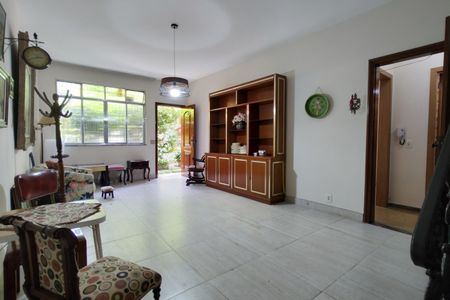 Casa à venda com 200m², 3 quartos e 2 vagas Casa à venda com 200m², 3 quartos e 2 vagasSala