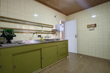 Casa à venda com 200m², 3 quartos e 2 vagas Casa à venda com 200m², 3 quartos e 2 vagasCozinha - Armários
