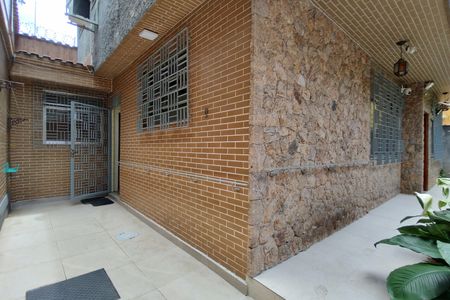 Casa à venda com 200m², 3 quartos e 2 vagas Casa à venda com 200m², 3 quartos e 2 vagasFachada