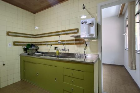 Casa à venda com 200m², 3 quartos e 2 vagas Casa à venda com 200m², 3 quartos e 2 vagasCozinha - Armários