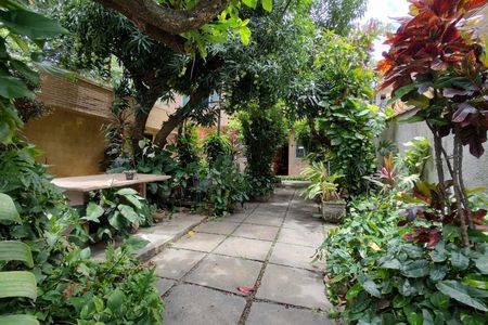 Casa à venda com 200m², 3 quartos e 2 vagas Casa à venda com 200m², 3 quartos e 2 vagasQuintal