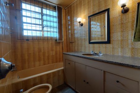 Casa à venda com 200m², 3 quartos e 2 vagas Casa à venda com 200m², 3 quartos e 2 vagasBanheiro Social