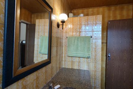 Casa à venda com 200m², 3 quartos e 2 vagas Casa à venda com 200m², 3 quartos e 2 vagasBanheiro Social