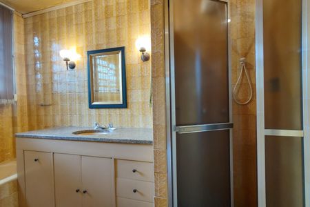 Casa à venda com 200m², 3 quartos e 2 vagas Casa à venda com 200m², 3 quartos e 2 vagasBanheiro Social