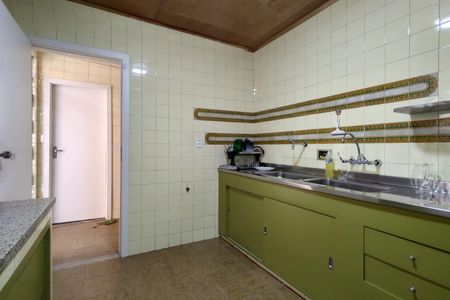 Casa à venda com 200m², 3 quartos e 2 vagas Casa à venda com 200m², 3 quartos e 2 vagasCozinha - Armários