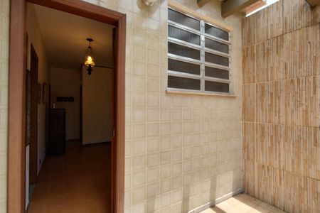 Casa à venda com 200m², 3 quartos e 2 vagas Casa à venda com 200m², 3 quartos e 2 vagasVaranda