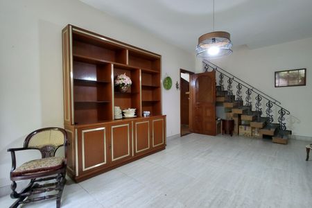 Casa à venda com 200m², 3 quartos e 2 vagas Casa à venda com 200m², 3 quartos e 2 vagasSala