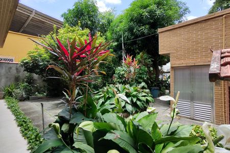 Casa à venda com 200m², 3 quartos e 2 vagas Casa à venda com 200m², 3 quartos e 2 vagasQuintal