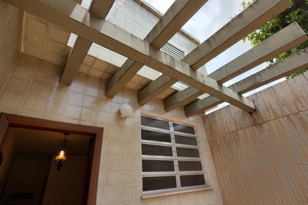 Casa à venda com 200m², 3 quartos e 2 vagas Casa à venda com 200m², 3 quartos e 2 vagasVaranda