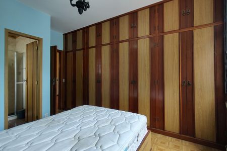 Casa à venda com 200m², 3 quartos e 2 vagas Casa à venda com 200m², 3 quartos e 2 vagasQuarto 1 - Armários