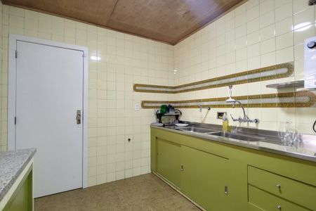 Casa à venda com 200m², 3 quartos e 2 vagas Casa à venda com 200m², 3 quartos e 2 vagasCozinha - Armários