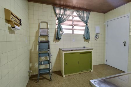 Casa à venda com 200m², 3 quartos e 2 vagas Casa à venda com 200m², 3 quartos e 2 vagasCozinha - Armários