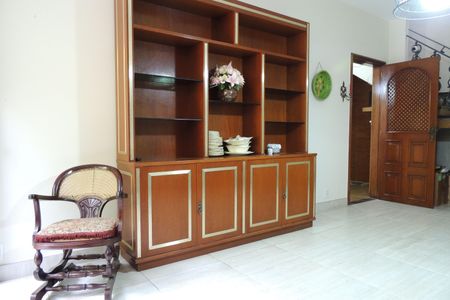 Casa à venda com 200m², 3 quartos e 2 vagasSala