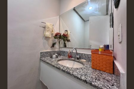 Casa de condomínio à venda com 116m², 4 quartos e 1 vagaLavabo