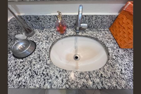 Casa de condomínio à venda com 116m², 4 quartos e 1 vagaLavabo