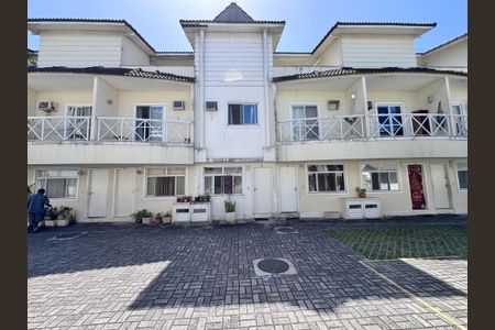 Casa de condomínio à venda com 116m², 4 quartos e 1 vagaFachada