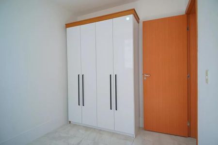 Quarto  de apartamento à venda com 2 quartos, 49m² em Humaitá, Porto Alegre