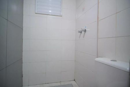 Banheiro  de apartamento à venda com 2 quartos, 49m² em Humaitá, Porto Alegre
