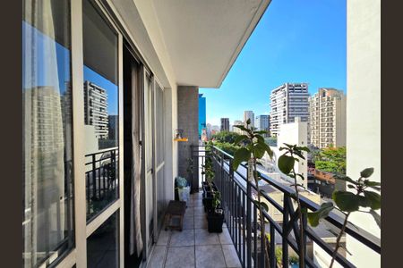 Apartamento à venda com 160m², 3 quartos e 1 vaga Apartamento à venda com 160m², 3 quartos e 1 vagaVaranda