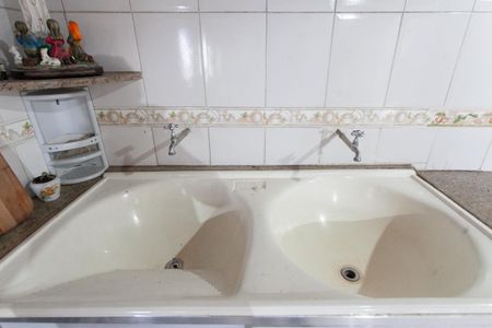 Casa à venda com 220m², 2 quartos e 2 vagasÁrea de Serviço