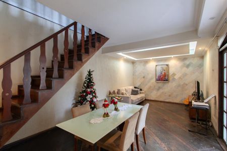 Casa à venda com 220m², 2 quartos e 2 vagasSala 1