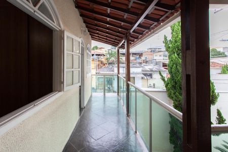 Casa à venda com 220m², 2 quartos e 2 vagasVaranda