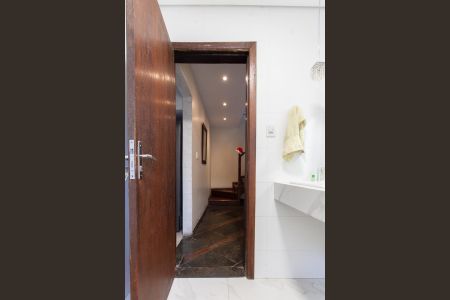 Casa à venda com 220m², 2 quartos e 2 vagasBanheiro Social 1