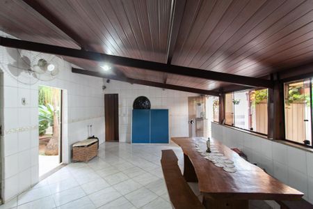 Casa à venda com 220m², 2 quartos e 2 vagasÁrea comum