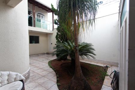 Casa à venda com 220m², 2 quartos e 2 vagasÁrea comum