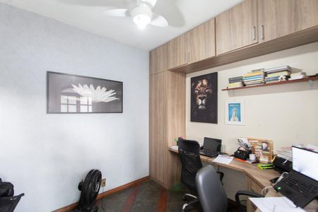 Casa à venda com 220m², 2 quartos e 2 vagasEscritório