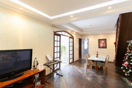 Casa à venda com 220m², 2 quartos e 2 vagasSala 1