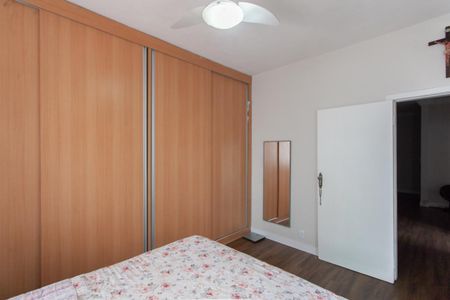 Casa à venda com 220m², 2 quartos e 2 vagasSuíte