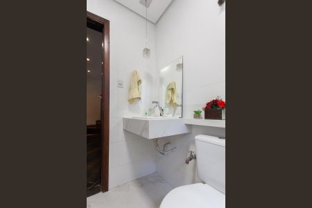 Casa à venda com 220m², 2 quartos e 2 vagasBanheiro Social 1